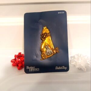 Cute Vintage Better Homes Dutch Boy Cat with Kittens Gold/ Silver Brooch